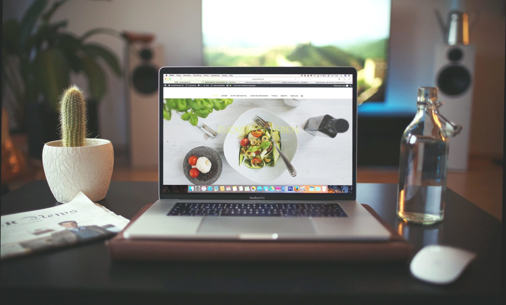 build a financial advisor website